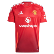 Load image into Gallery viewer, CAMISETA 1A EQUIPACIÓN MANCHESTER UNITED 2024/25
